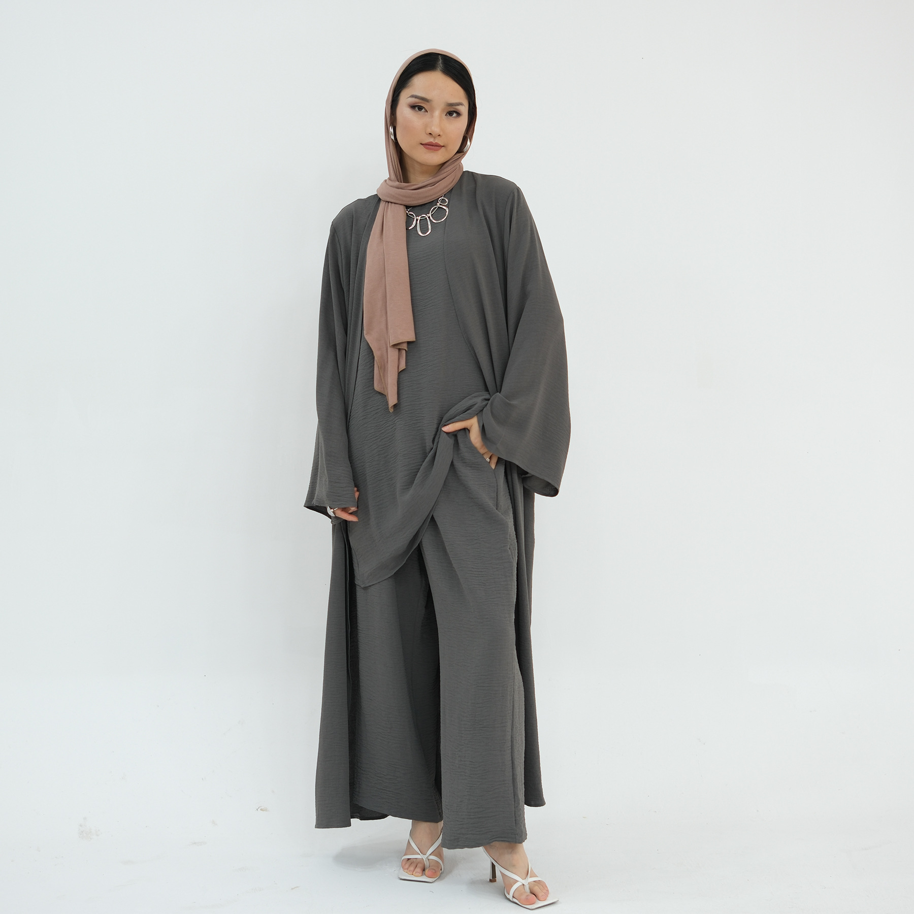 Authentic Set Contemporary Mon - Monochrome Suit Set ulasan dan harga